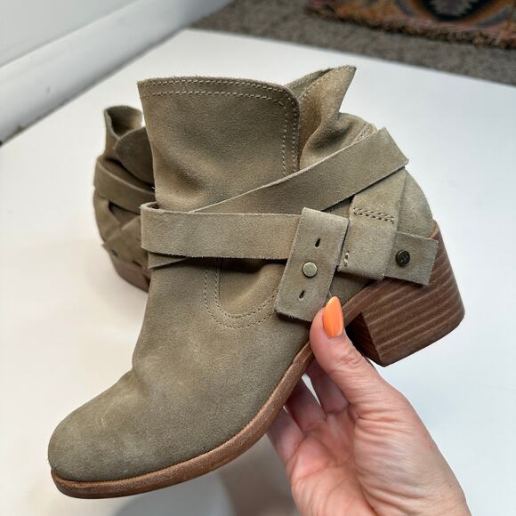 UGG Antilope Suede Elora Ankle Boots - Picture 3 of 6